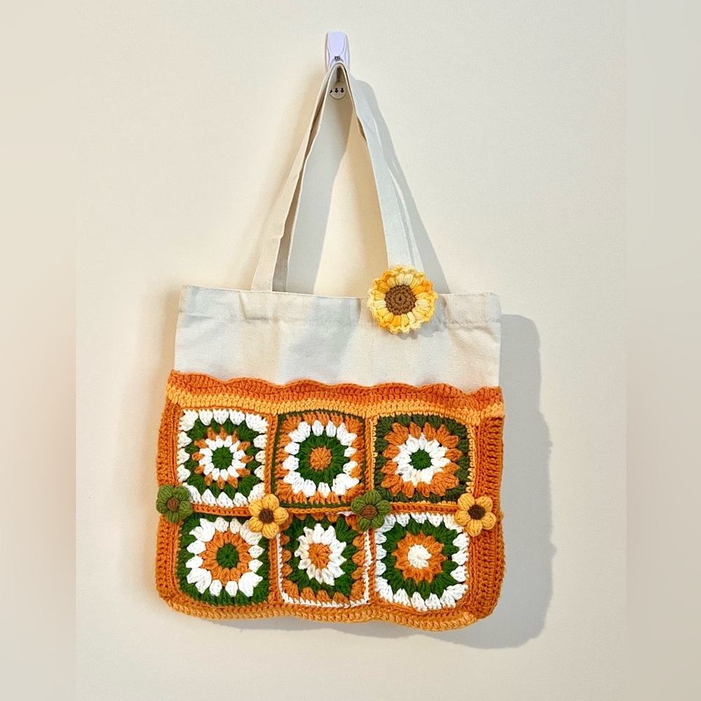 Chic Floral Crochet Tote Bag - Orange and Cream